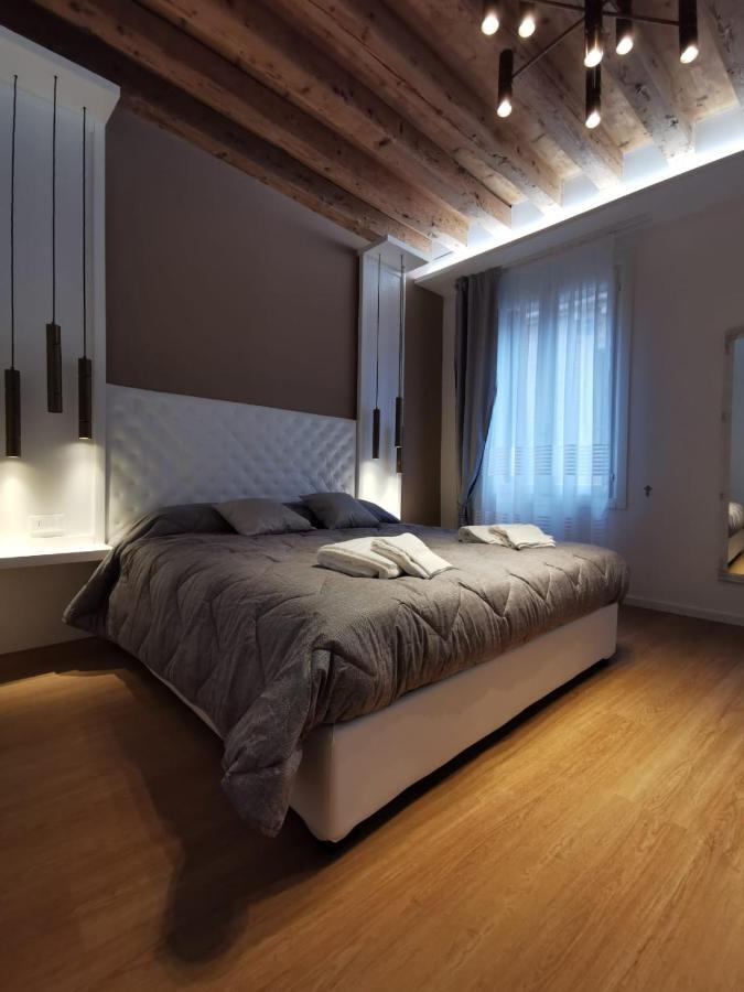 Deluxe 3 Bedroom Flat In Rialto Венеция Екстериор снимка