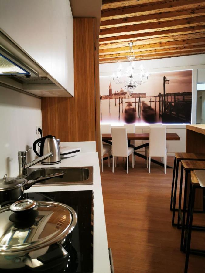 Deluxe 3 Bedroom Flat In Rialto Венеция Екстериор снимка